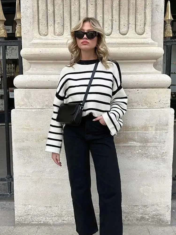 Elegant Black White Striped Knitted Women Casual Round Neck Long Sleeves Sweater